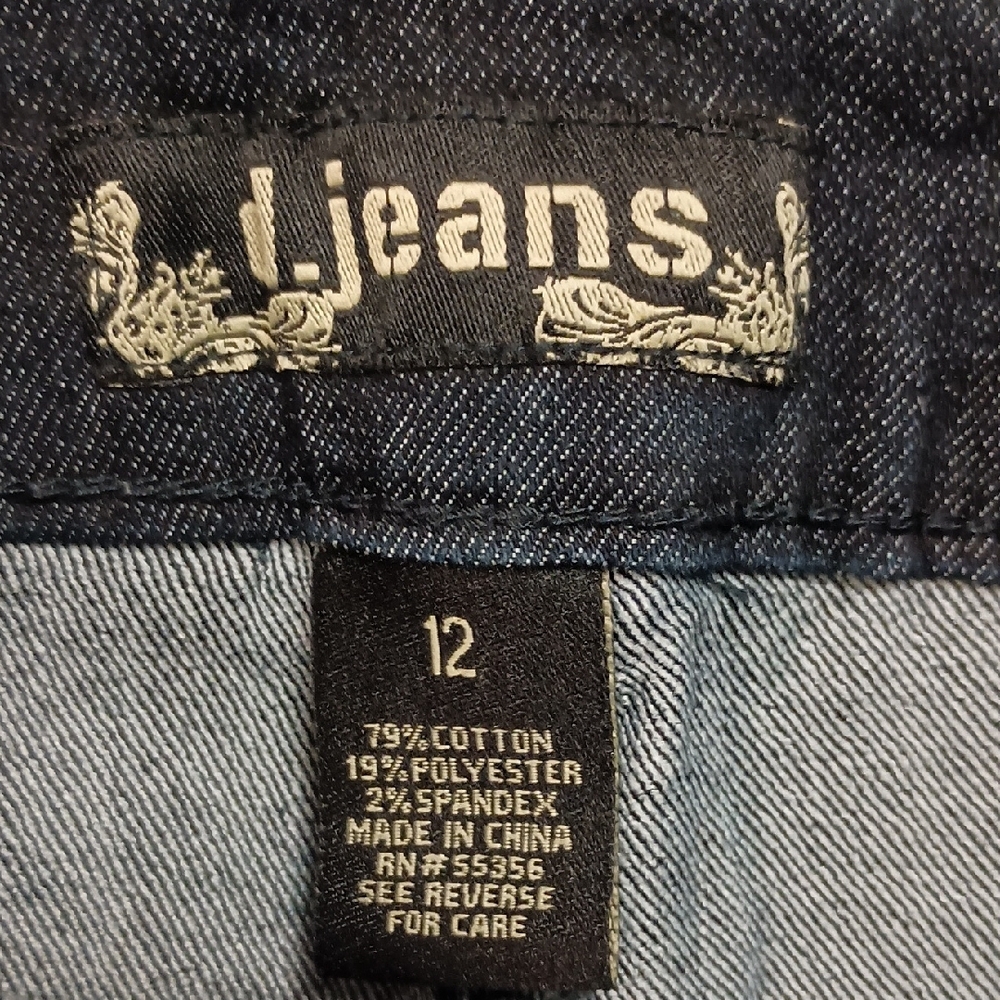 d. jeans Women's Dark Denim Shorts - Picture 2 of 4